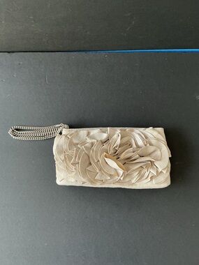 Source Unknown Beige Floral Applique Wristlet with Silver Chain